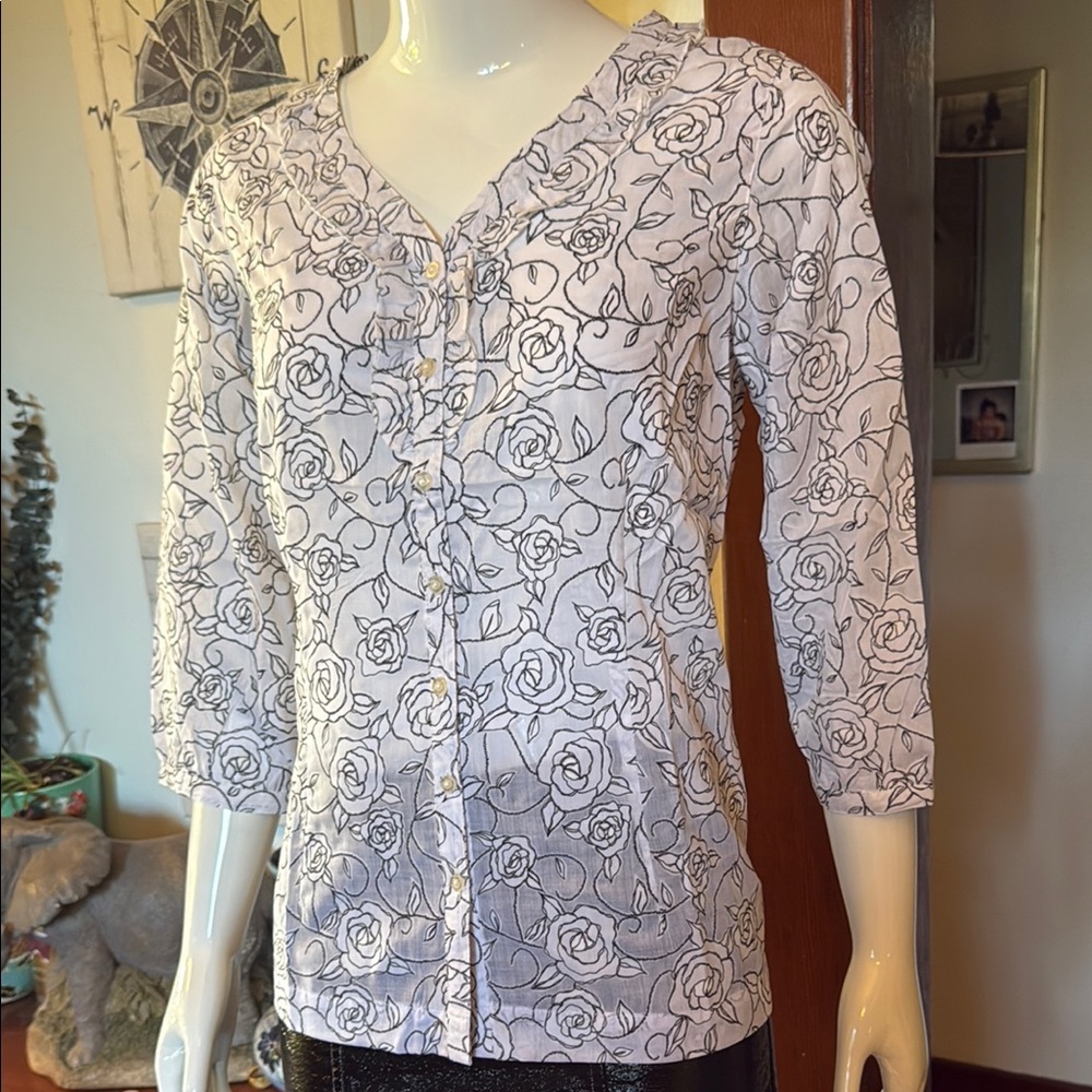 NWT northern reflections size small Floral sheer Button-Up Women's Top